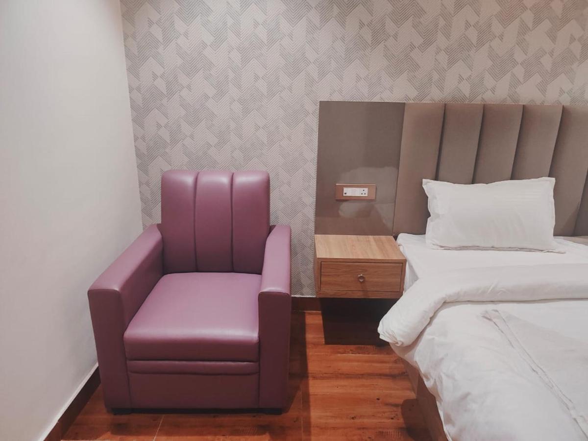 Hotel Sharma Regency Lucknow Esterno foto