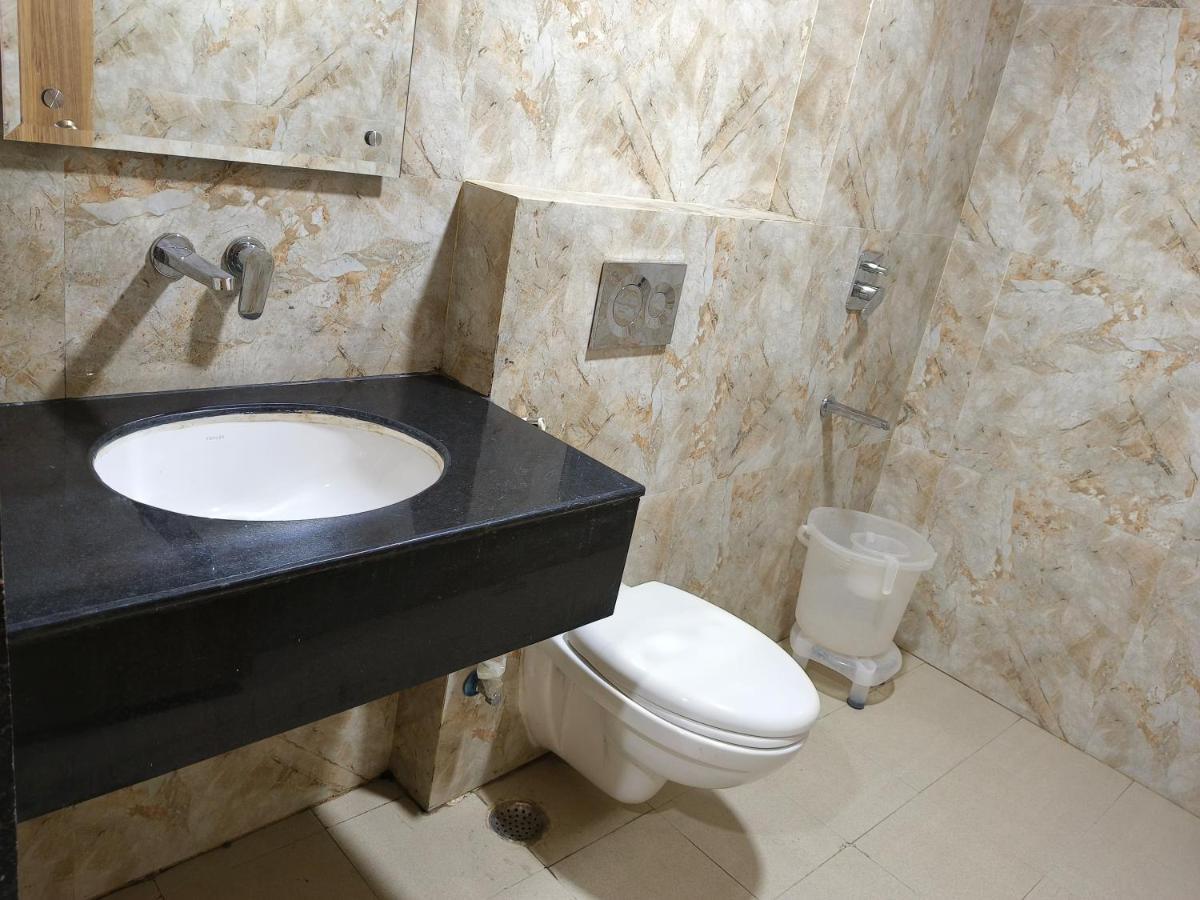 Hotel Sharma Regency Lucknow Esterno foto