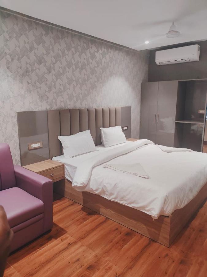 Hotel Sharma Regency Lucknow Esterno foto