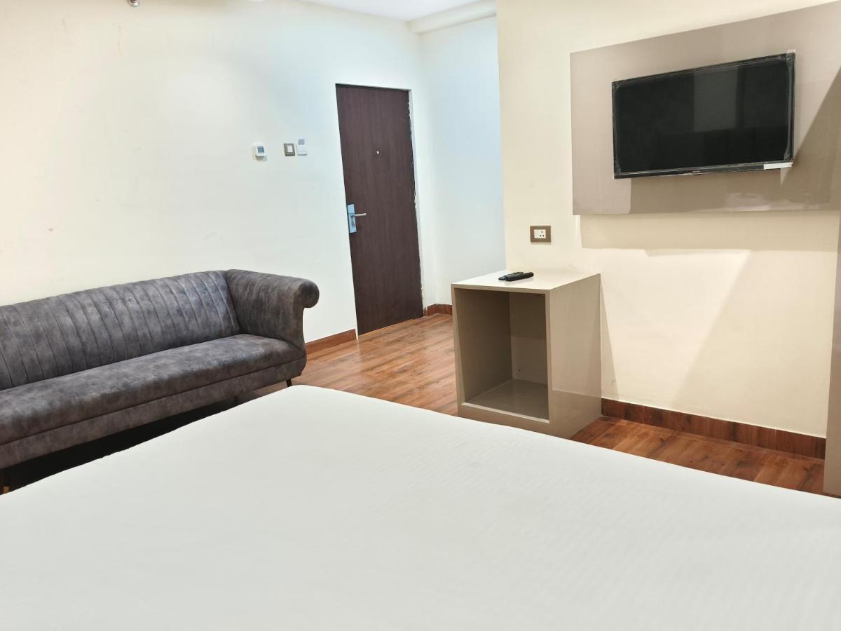 Hotel Sharma Regency Lucknow Esterno foto
